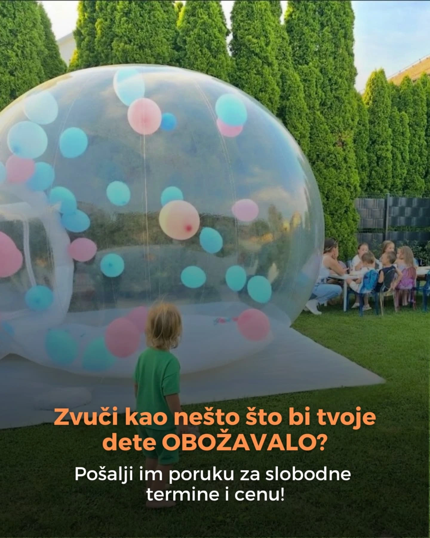 Bubble House sa pastelnim balonima u dvorištu